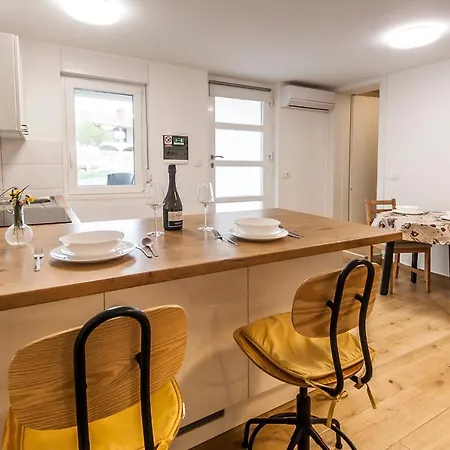 & 'the Roots Near Pula, Istria, Croatia Apartman *