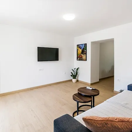 & 'the Roots Near Pula, Istria, Croatia Apartman *